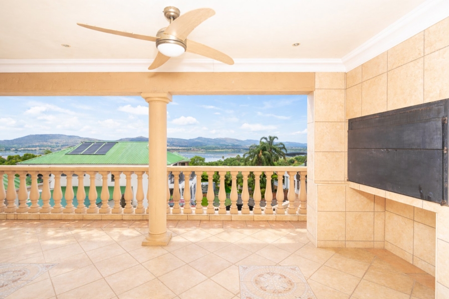 5 Bedroom Property for Sale in Caribbean Beach Club North West